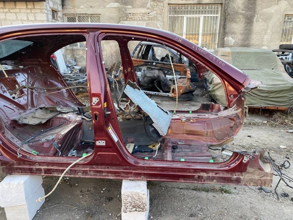 Стойка кузовная центральная правая Lexus LS460 LS600h 07-12 (01) бордовый цвет с порогом