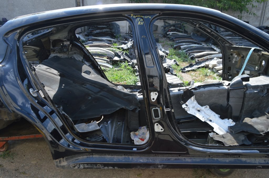 Стойка кузовная центральная правая Porsche Panamera 10-16 черный 041 (01)
