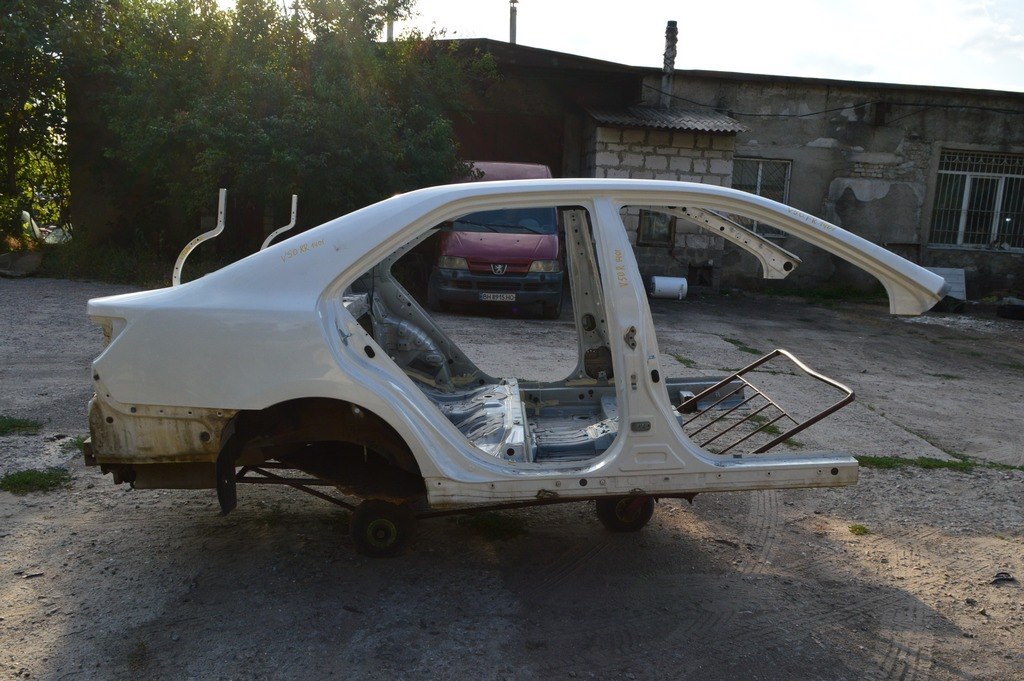 Стойка кузовная центральная правая Toyota Camry v50 12-14 usa\euro (01) белый перл