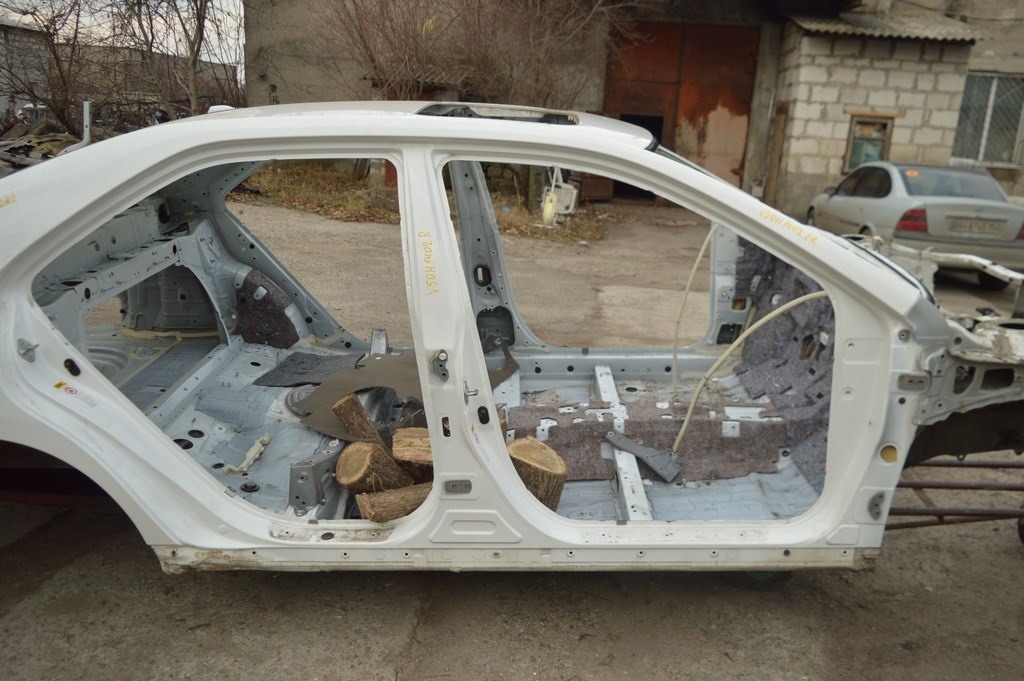 Стойка кузовная центральная правая Toyota Camry v50 12-14 usa\euro белая (02)