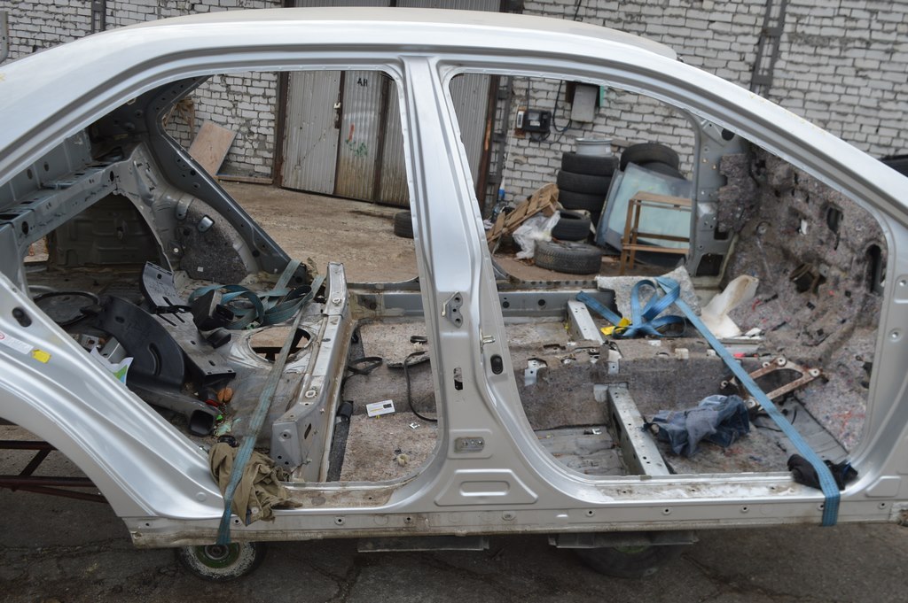 Стойка кузовная центральная правая Toyota Camry v50 12-14 usa\euro серебро (03)