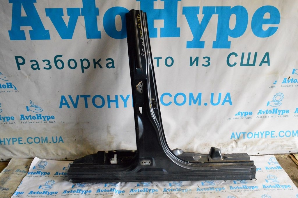 Стойка кузовная центральная правая Toyota Sequoia 2008-2022 (01)