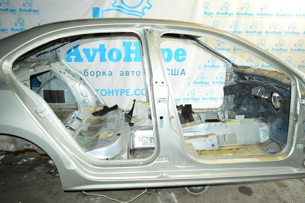Стойка кузовная центральная правая VW Jetta 11-18 USA (03) золотистая