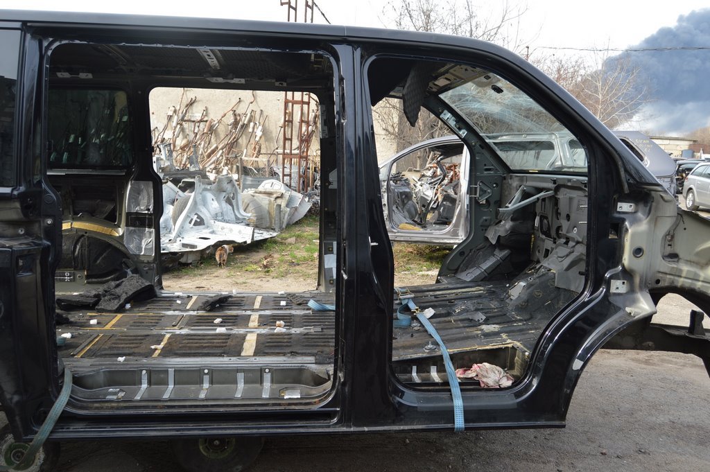 Стойка кузовная центральная правая VW Multivan T5 09-15 (01) черная