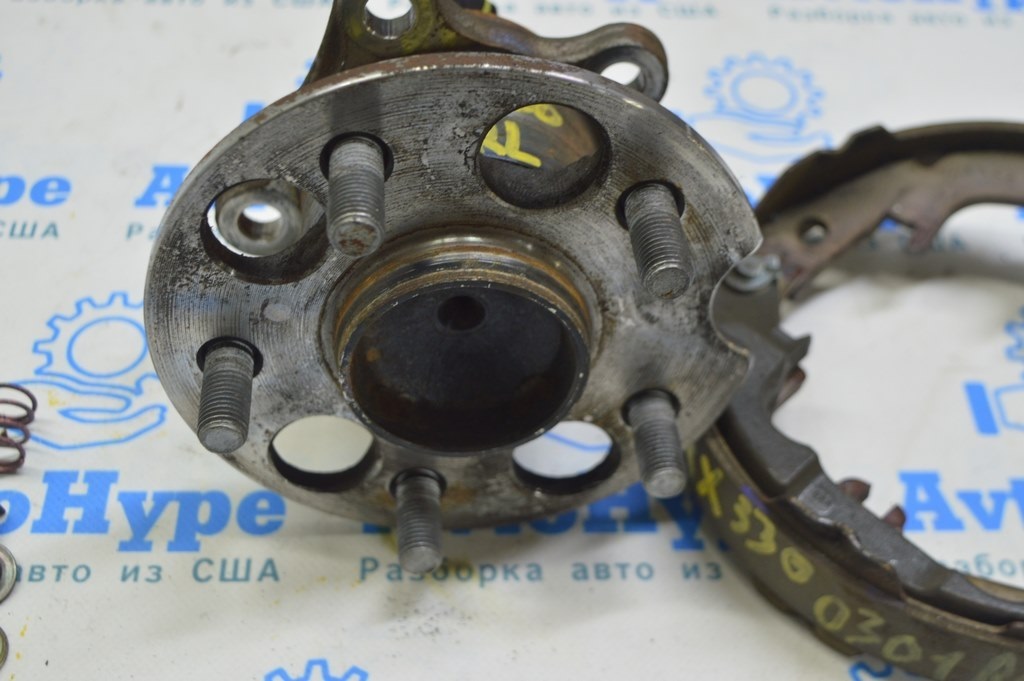 Ступица задняя левая Lexus RX300 RX330 RX350 RX400h 04-09 FWD с кожухом