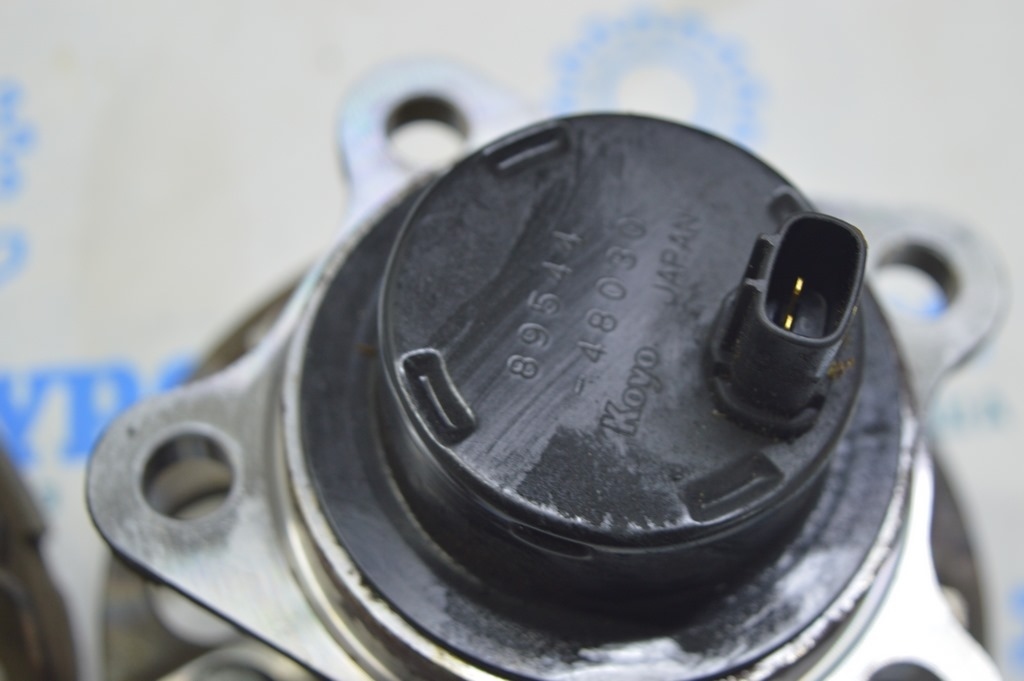 Ступица задняя правая Lexus RX300 RX330 RX350 RX400h 04-09 FWD с кожухом