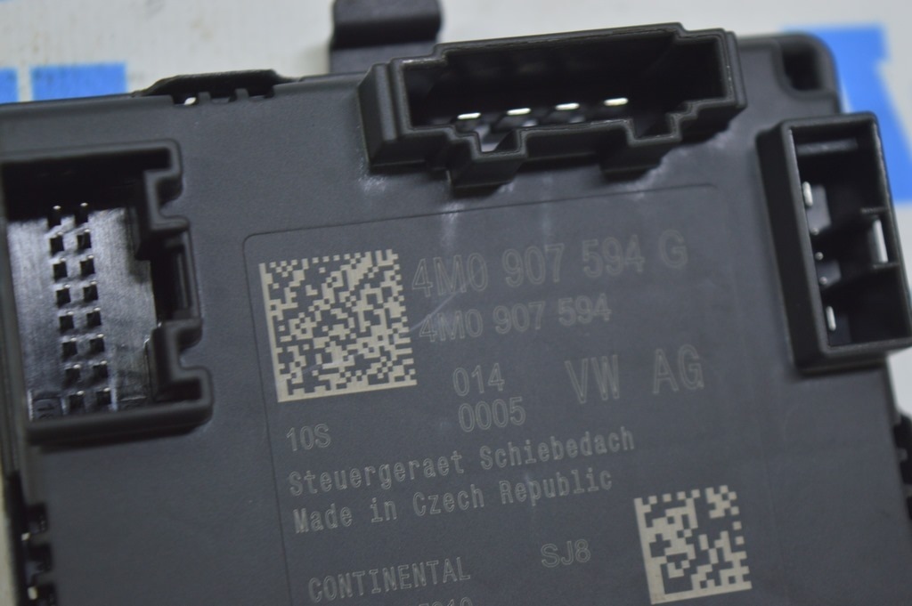 SUN ROOF Control Module VW Touareg 18- (01) — фото 3