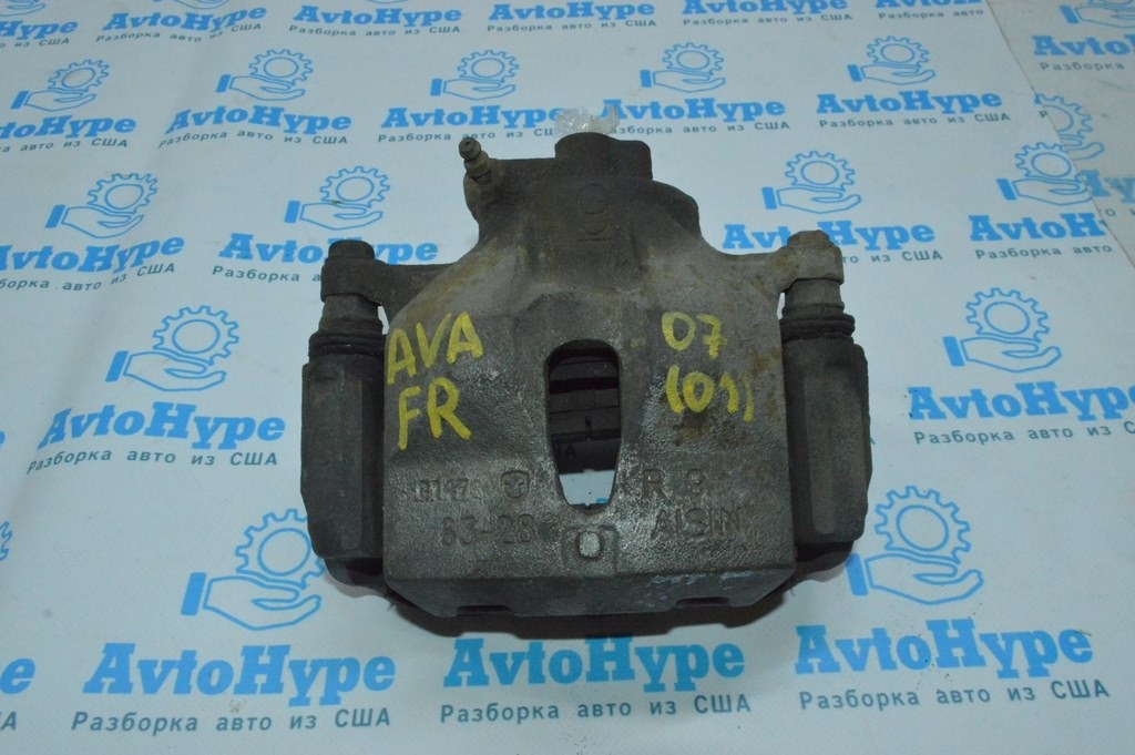 Суппорт перед прав Toyota Avalon 05-12
