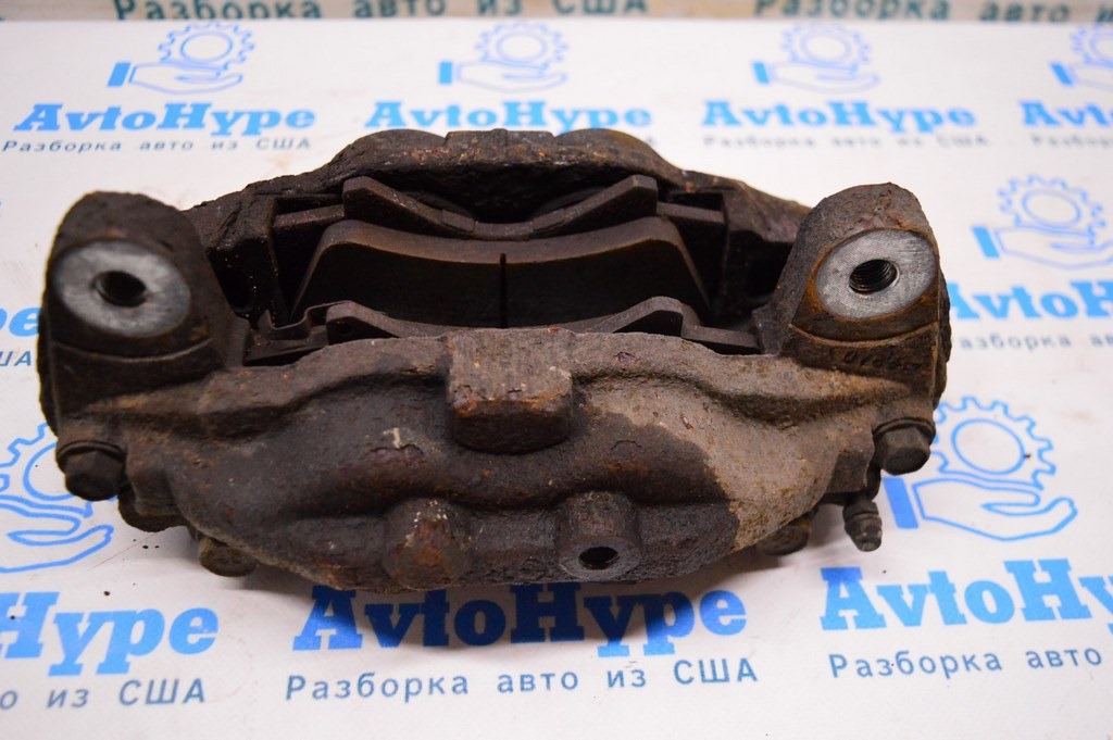 Суппорт перед прав Toyota Sequoia 2008-2022 4 поршня