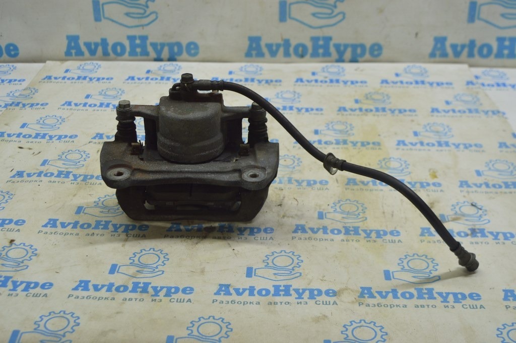 Суппорт передний правый Lexus RX300 RX330 RX350 RX400H 04-09 (01) пробег 32к идеал с колодками