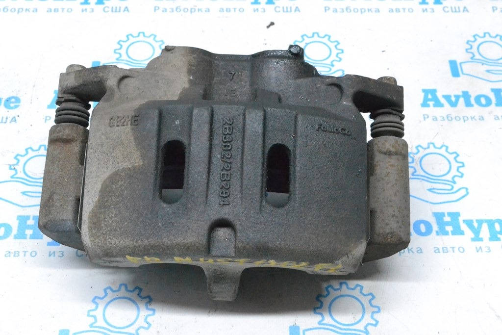 Суппорт в сборе передний левый Ford Mustang mk6 15-23 2 поршня (02)