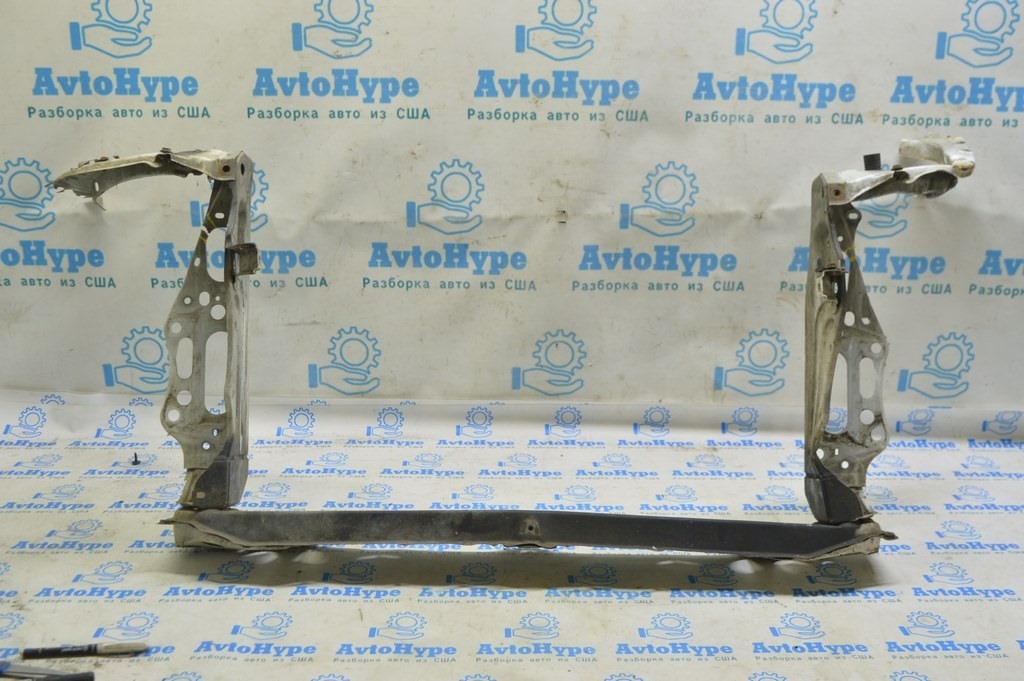 Телевизор панель радиатора Lexus GS300 GS350 GS430 GS450h 06-11 (01) без верх планки, примят