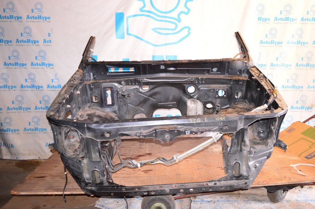 Телевизор панель радиатора Toyota Sequoia 2008-2022 (01) цвет графит 1F9 небольшой деф.