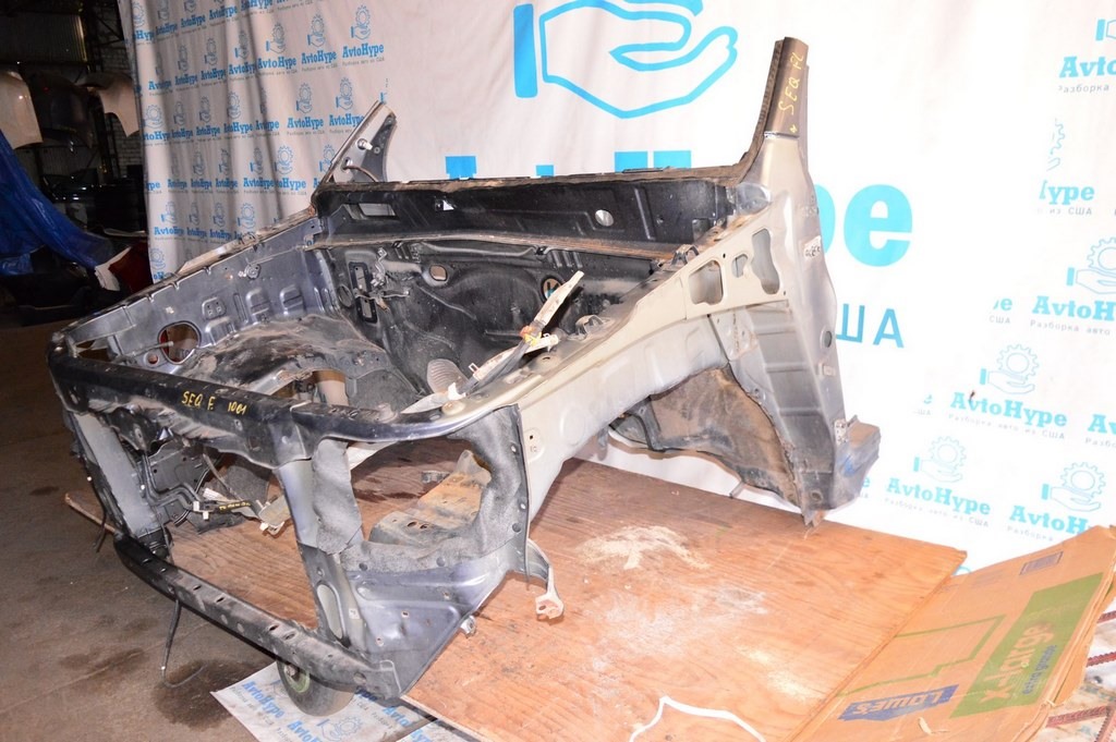 Телевизор панель радиатора Toyota Sequoia 2008-2022 (01) цвет графит 1F9 небольшой деф. — фото 2