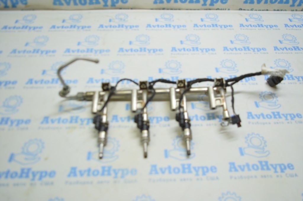 Топливная рейка Ford Fusion mk5 13- 1.5t