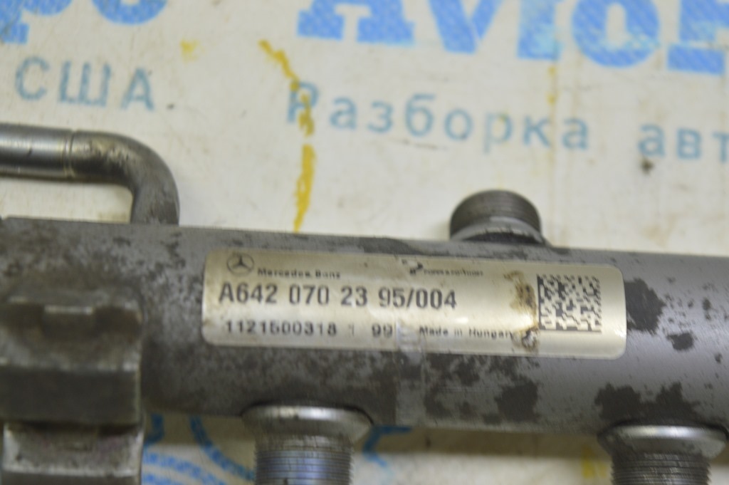 Топливная рейка левая Mercedes X164 GL350 3.0d с датчиком — фото 3