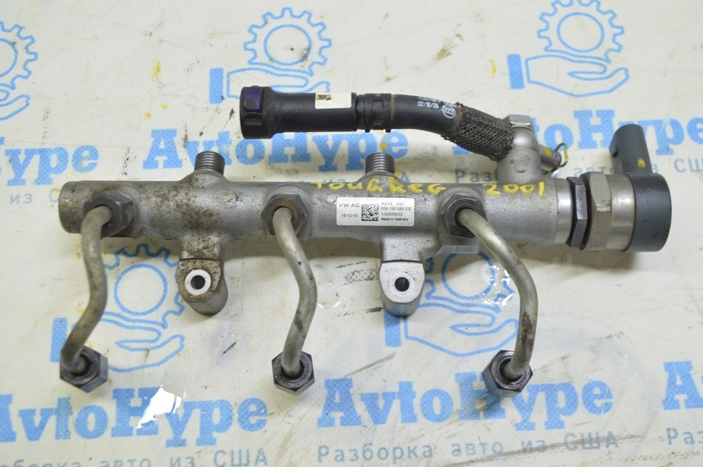 Топливная рейка правая VW Touareg 18- 3.0d с датчиком