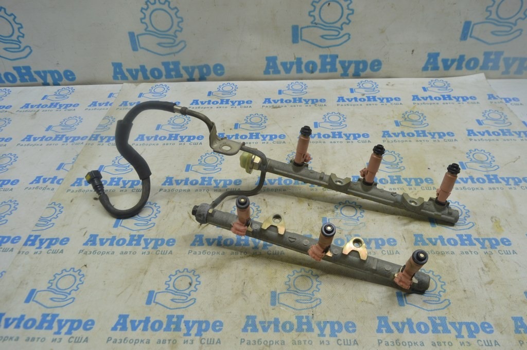 Топливная рейка в сборе Lexus RX300 RX330 RX400h 04-09 без форсунок