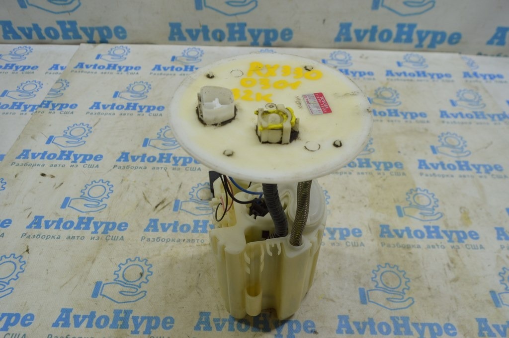 Топливный насос бензонасос Lexus RX300 RX330 04-06 (01)
