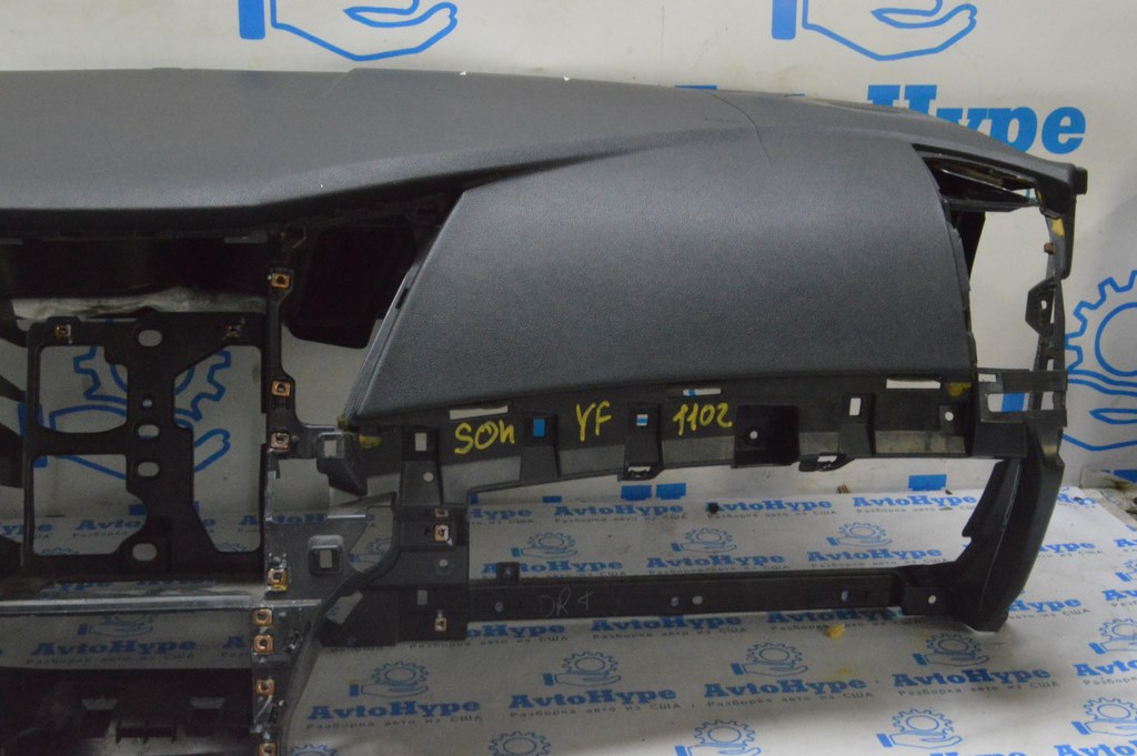 Торпедо передняя панель без AIRBAG Hyundai Sonata 11-15 черная (02) трещина — фото 2