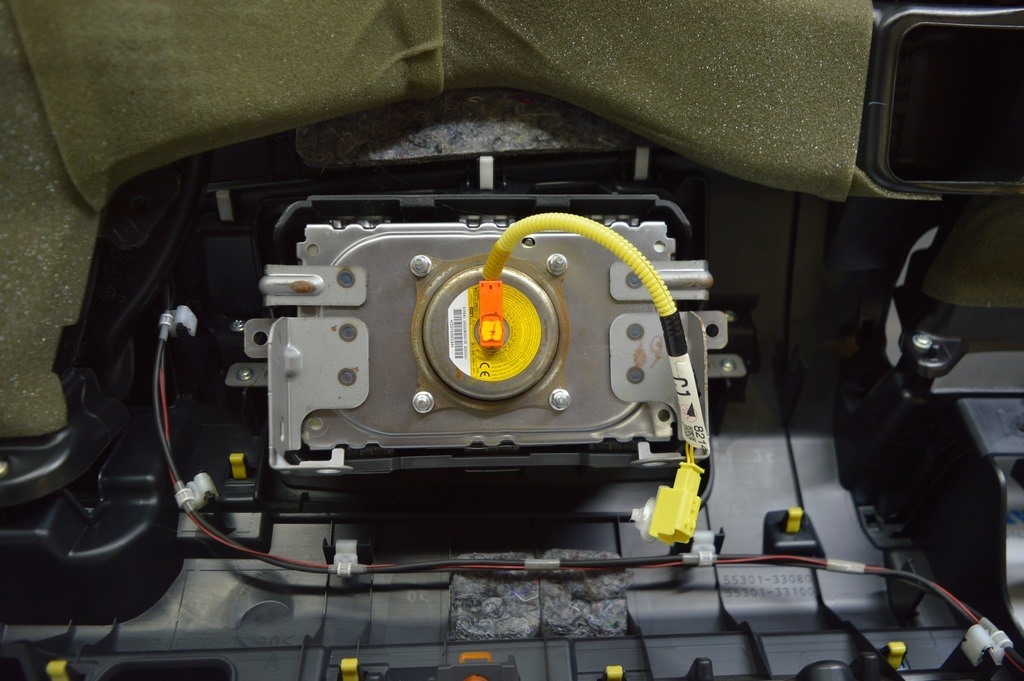 Торпедо передняя панель голая Toyota Camry v50 12-14 usa\euro черн (01) красн строчка — фото 3