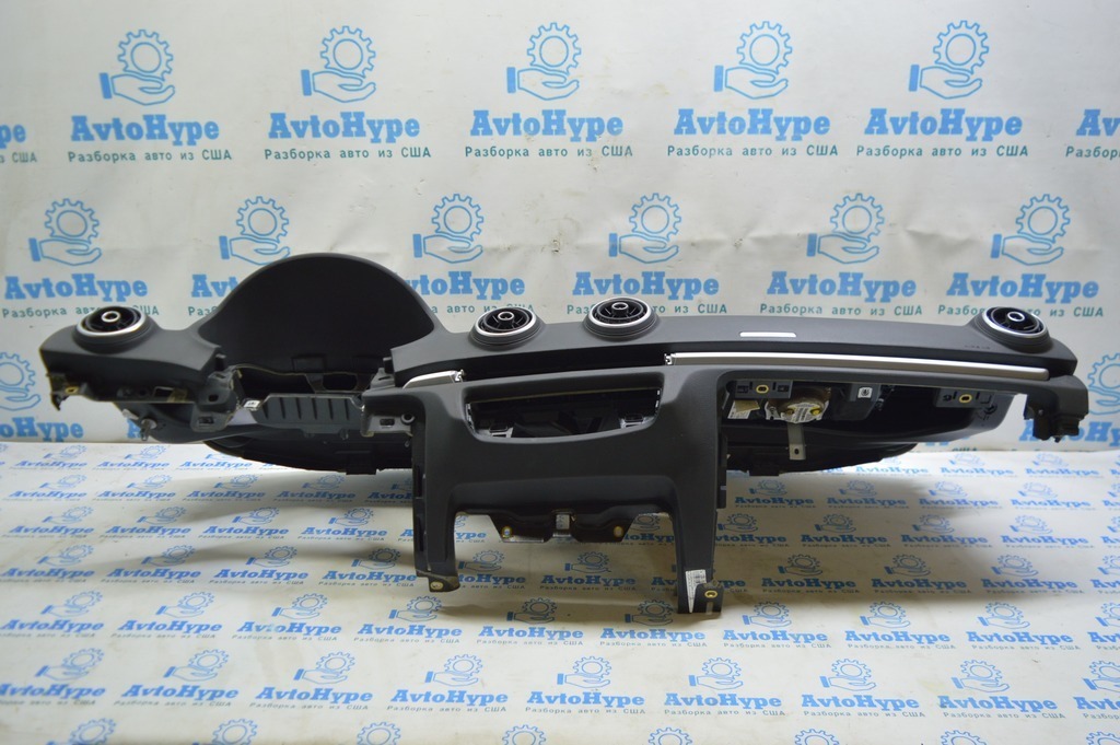 Торпедо передняя панель с AIRBAG Audi A3 8V 15-20 4d, AWD, черная (01)
