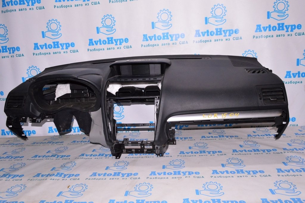 Торпедо передняя панель с AIRBAG Subaru Forester 14-18 SJ черная