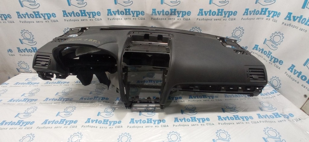Торпедо передняя панель с AIRBAG Subaru Forester 14-18 SJ черная