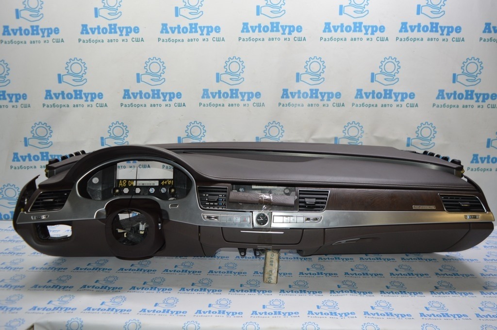 Торпедо передняя панель в сборе без Airbag Audi A8 D4 10-17 (01) коричн.кожа Designe Selection