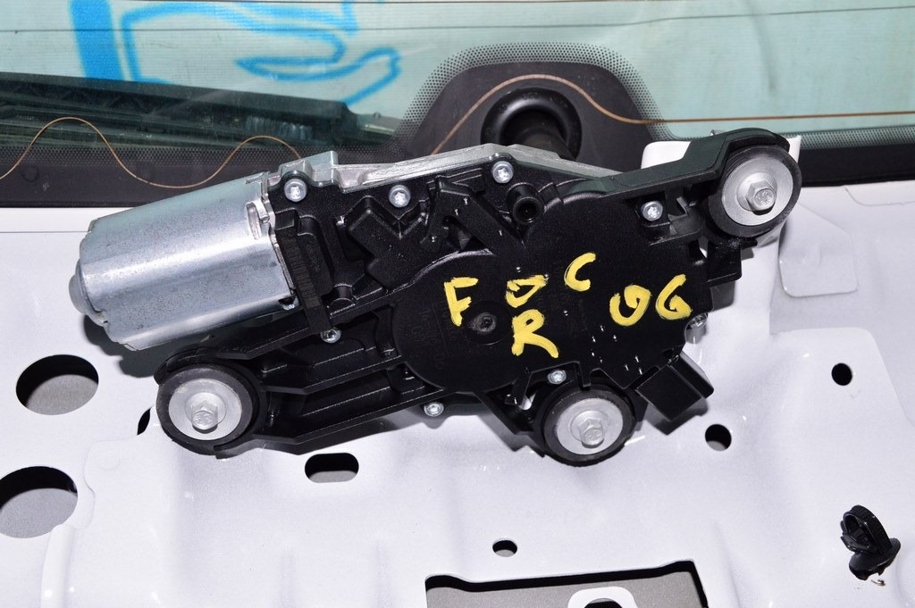 Трапеция дворников с моторчиком зад Ford Focus mk3 11-18 5d