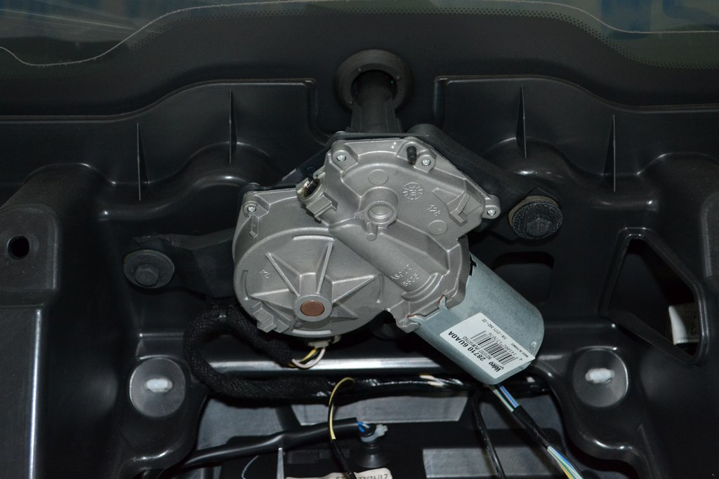 Трапеция дворников с моторчиком зад Nissan Qashqai 21-