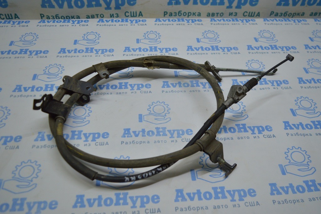 Трос стояночного тормоза прав Toyota Highlander 14-