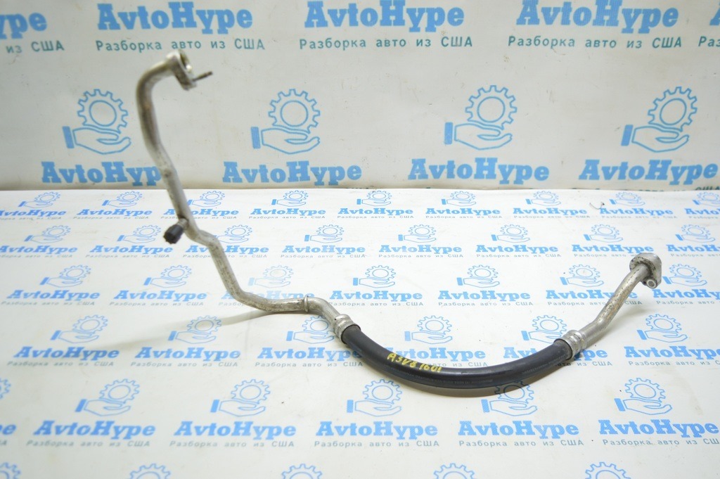 Трубка кондиционера компрессор-печка первая Audi A3 8V 15-20 1.8T, 2.0T (01)