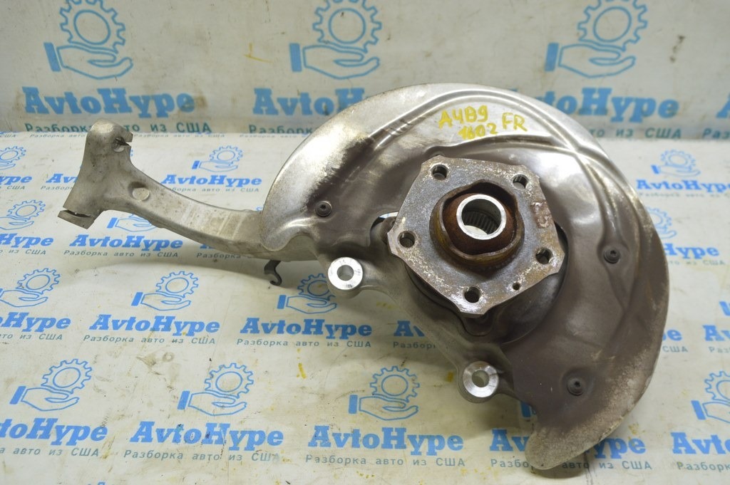 Цапфа передняя правая Audi A4 B9 17- 8W0407254F (02)