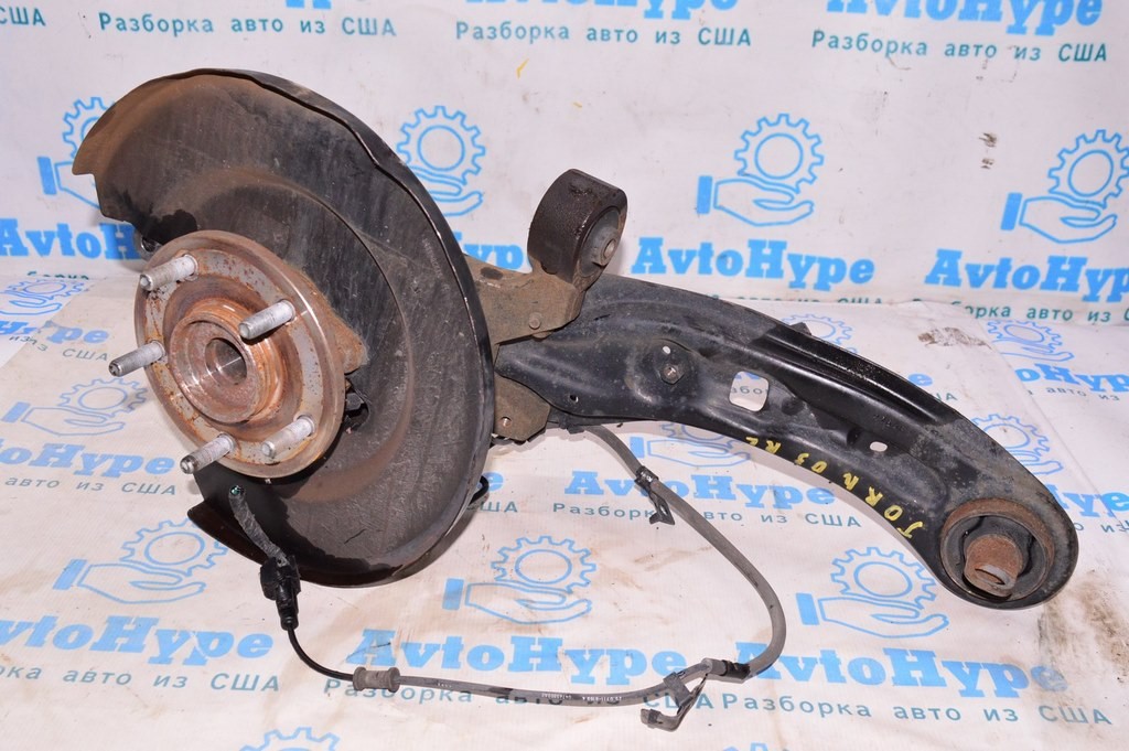 Цапфа со ступицей зад лев Dodge Journey 11- FWD с кожухом (03)