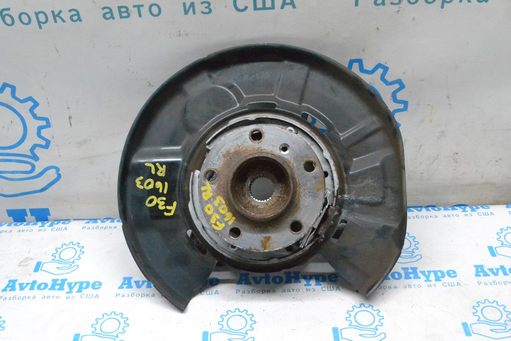Цапфа со ступицей задняя левая BMW 3 F30 12-18 с кожухом, RWD (03)