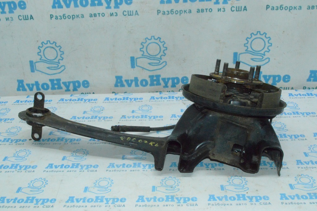 Цапфа зад лев Ford Focus mk3 11-18 с рычагом (07)