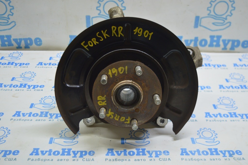 Цапфа зад прав Subaru Forester 19- SK (01)