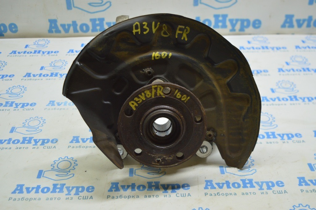 Цапфа задняя левая Audi A3 8V 15-20 AWD 2.0T