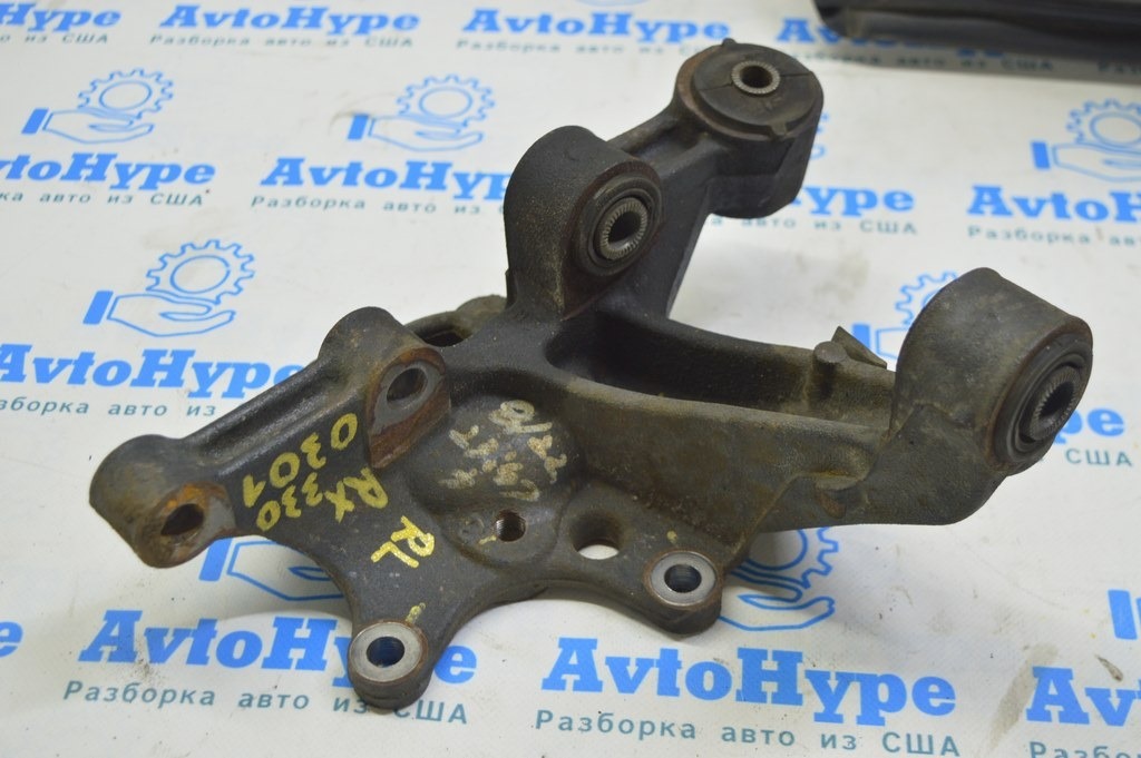Цапфа задняя левая Lexus RX300 RX330 RX350 RX400h 04-09 FWD