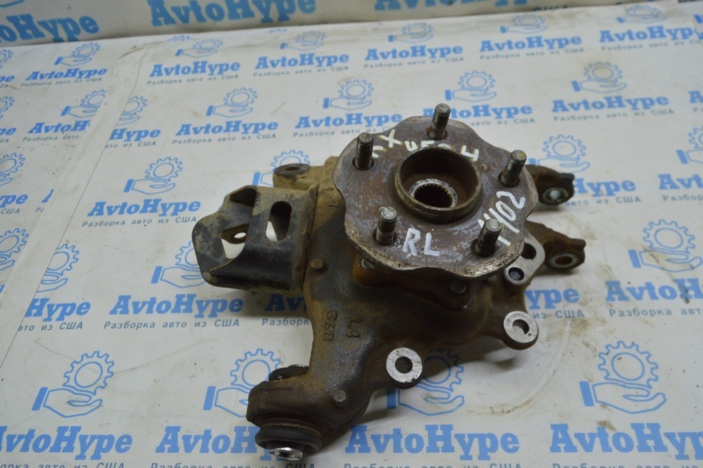 Цапфа задняя левая Lexus RX350 RX450H 10-15 с кожухом (02) со ступицей