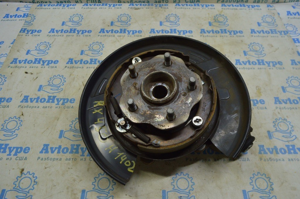 Цапфа задняя правая Lexus RX350 RX450H 10-15 с кожухом