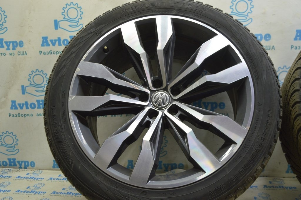 Центральный колпачек на диск VW Touareg 18- черный с дисками продаем