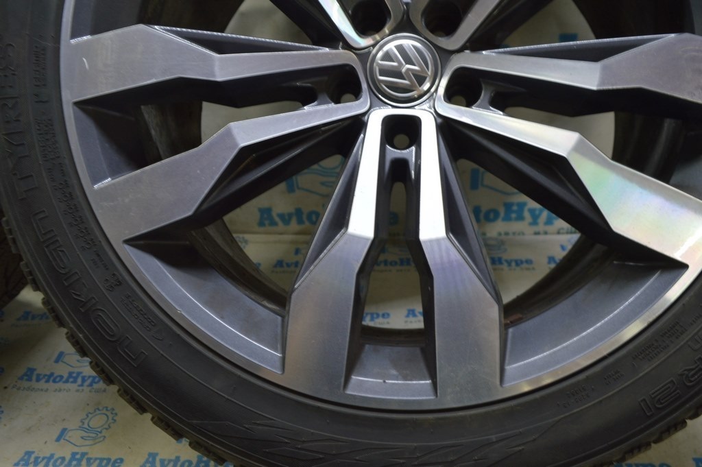 Центральный колпачек на диск VW Touareg 18- черный с дисками продаем — фото 2