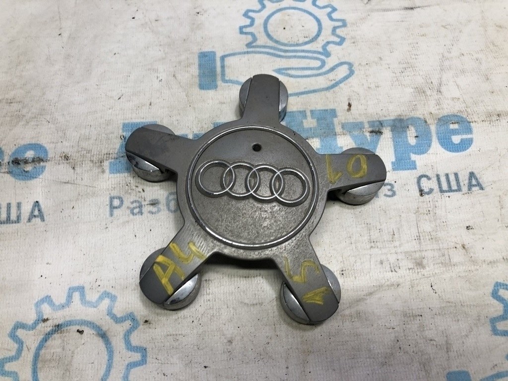 Центральный колпачок на диск Audi A4 B8 08-16