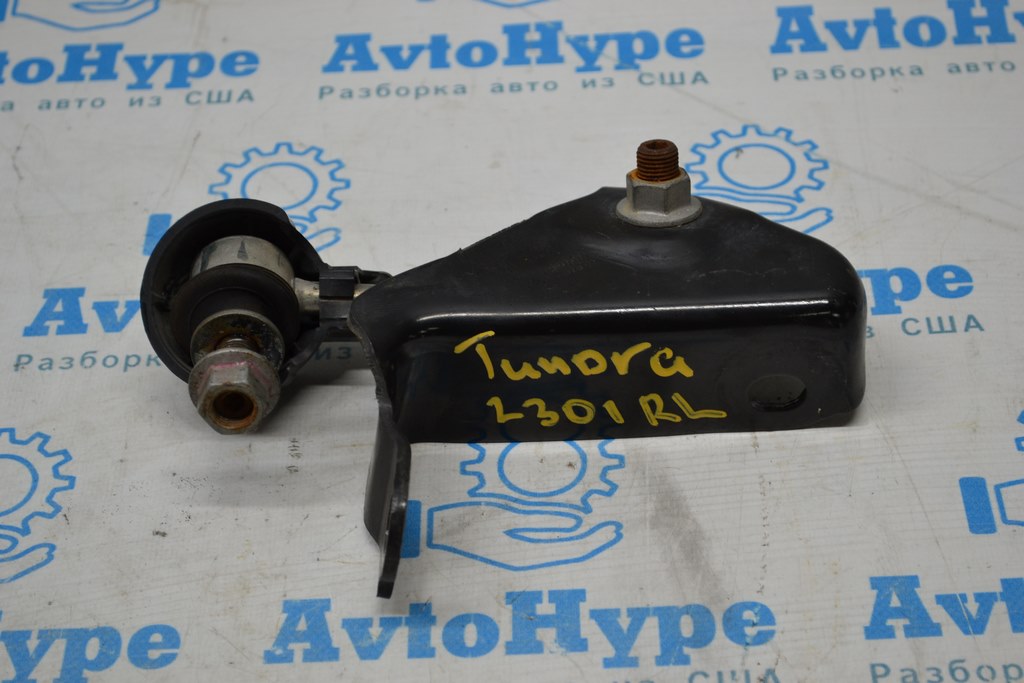 Тяга стабилизатора зад лев Toyota Tundra 22-