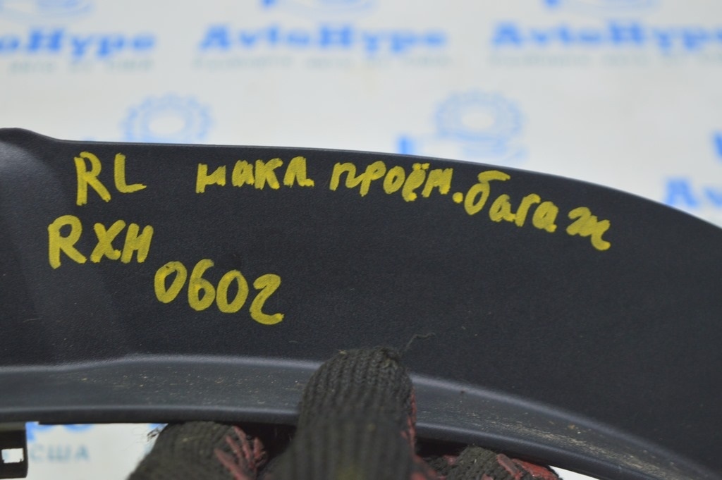 Уплотнитель двери багажника боковой левый Lexus RX300 RX330 RX350 RX400h 04-09 — фото 2