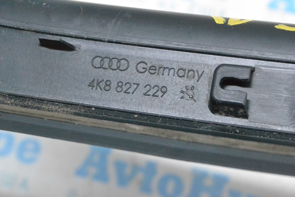 Уплотнитель двери багажника верхний Audi A7 C8 19-25 — фото 2