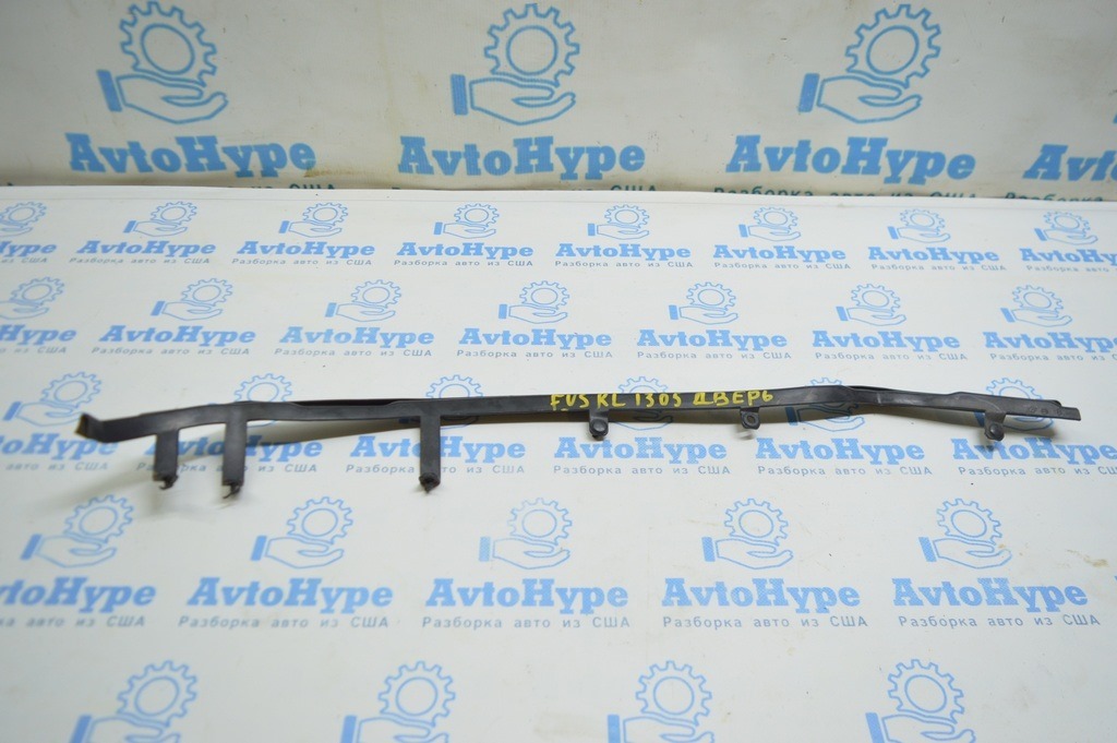 Уплотнитель двери низ задний левый Ford Fusion mk5 13-20 передний DS7Z-5425325-B