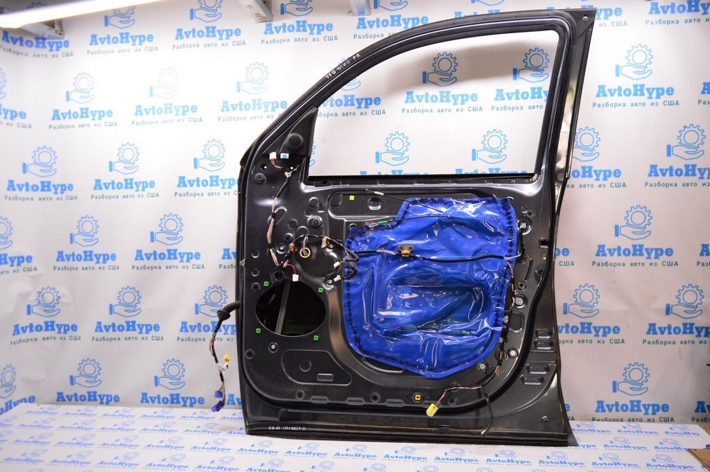 Уплотнитель двери нижний перед прав Toyota Sequoia 2008-2022